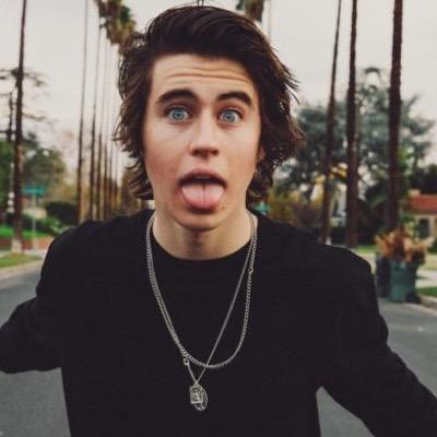 RT THE TWEETS YOU SEE FOR DMS TO 8/12