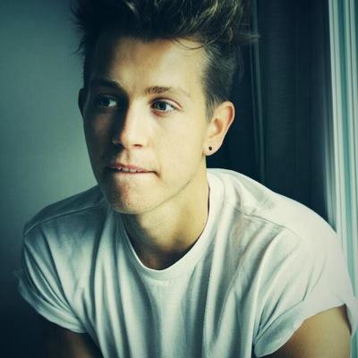 @TheVampsJames // If you like James McVey like me then follow mee! i post imagines and stuff like that about james!!