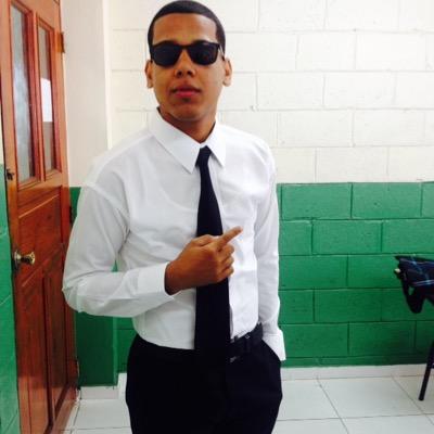 Dios ante todo chico amable,amistoso y musico 
viviendo la vida al maximo conoceme y veras. sigueme y te sigo ha si de sencillo.

        date love: 1-9-2014❤️