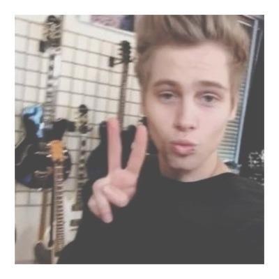 Go follow @nirxvanaftluke because she gave you this free follow
