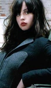 RothArella's profile picture. 