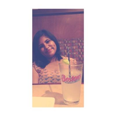 El Dios que camina conmigo es más grande que cualquier mal, que pudiera acercarse a mi.