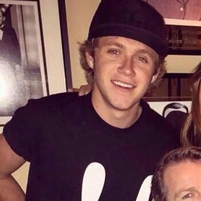 Ayyyye follow @njhftkiwi bc i just gave u a free follow thanks bbys