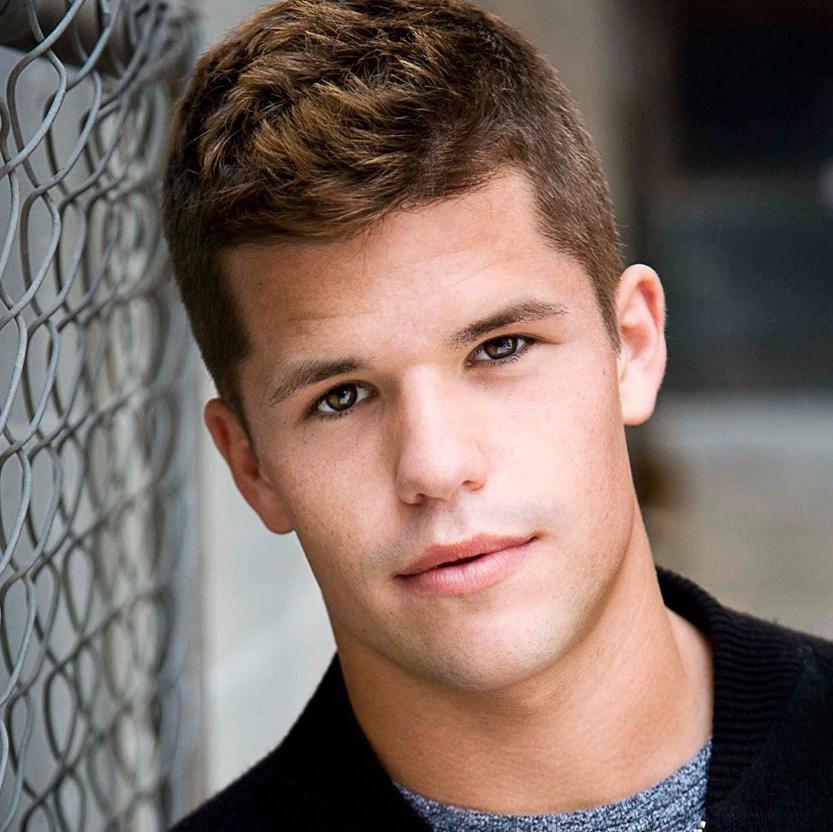 Compte twitter pour laisser vos créas, textes pour Charlie Carver que je lui remettrais sous forme de fanbook lors de la convention The Full Moon Is Coming Back