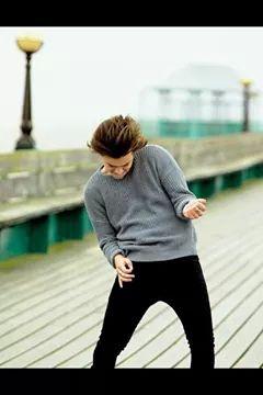 anabelenetcheve's profile picture. soy esa tipica chica que siempre trae el mismo peinado que si le dicen algo malose rie cuando en realidad le duele que no es amante del maquillaje