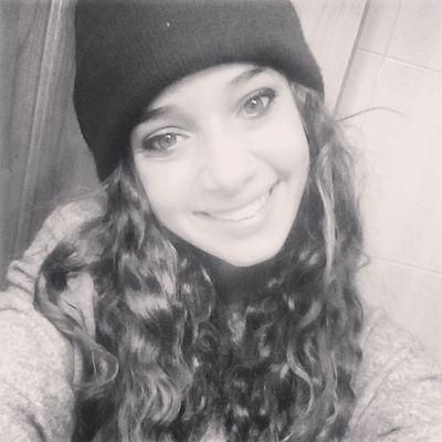 Vivir cada minuto como en el último día.             No me vendo ni aunque me paguen, a mi orgullo le puse candado y me tragué la llave.                  ~ 8~