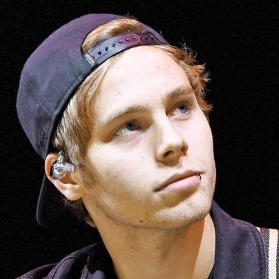 I gave you this free follow so please follow @offatluke  :-) xxx I WILL FOLLOW BACK