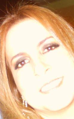Madre y esposa de corazón... Arquitecta por elección. Escritora como pasión.