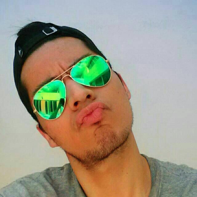 Ocurrente pero Divertido Antipoetico 28años Britney Spears me sigue desde 12/01/2012! insta: gerardomusa