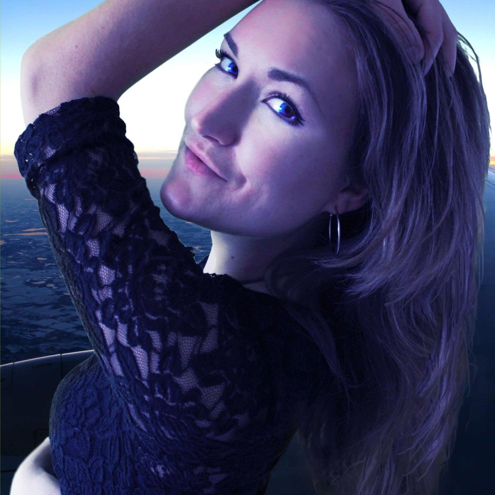 HeidiLOsborne's profile picture. I'm a Songburd ~ your gal-friend who migrates across the globe singing; pairing the arts & social media to share stories and advice on living in other cultures.