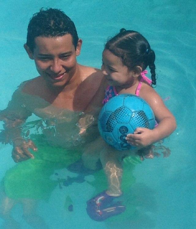 Papa de Isabella, afortunado de tener a esa hermosa princesa, Gracias Dios.