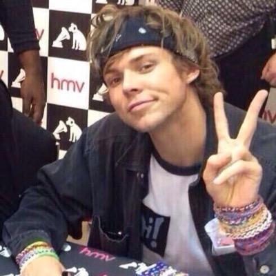 i like bands a lot. calum is the bomb dot com.