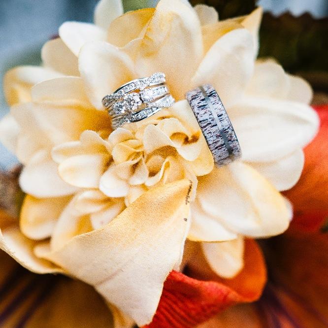 CreativeLari's profile picture. Springfield, IL based Wedding & Lifestyle Photographer