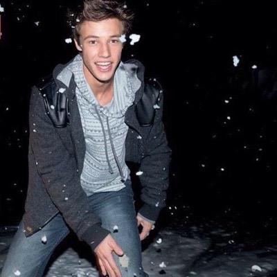 follow @smileforcameron for help with follows and DM's to 11/12+sammy (: