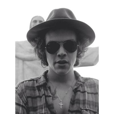 please follow @niamoncraic xx