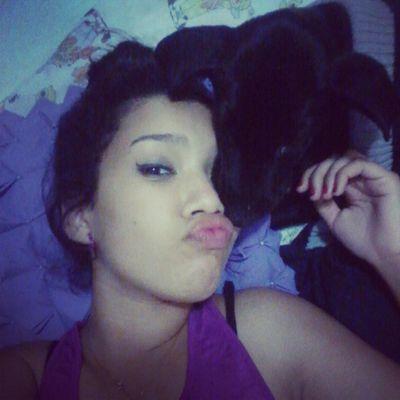 Uma menina chata legal nervoza e ciumenta :3