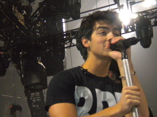 roseCHARLOTTE's profile picture. november twentysecond♥ one minute and the earth begins to shake, two minutes and my heart begins to break.. beautiful :]