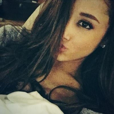 I love Ariana Thirsty. Ariana is beautiful and if you're reading this then know that U are too, so smile and be happy like Ariana :) #Arianator | #Bielieber