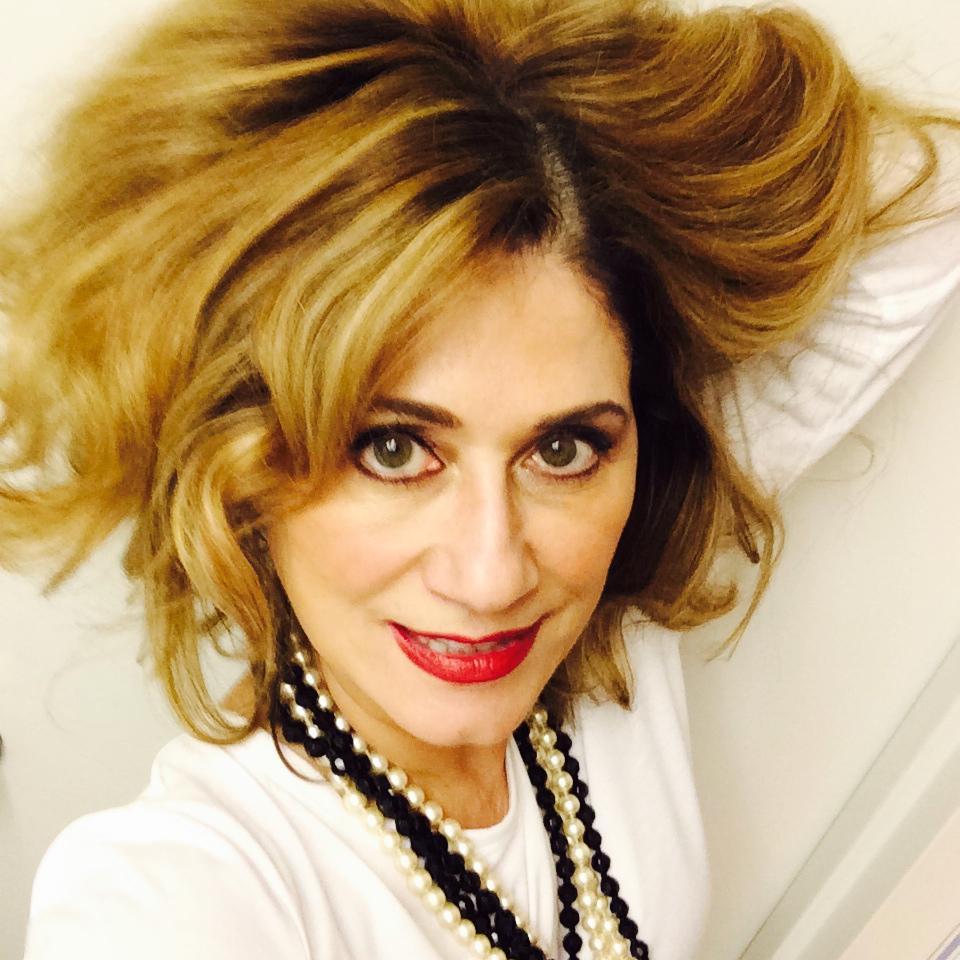 Lover of life, music and art. Professional vocalist from Detroit - R&B & Classic Rock.