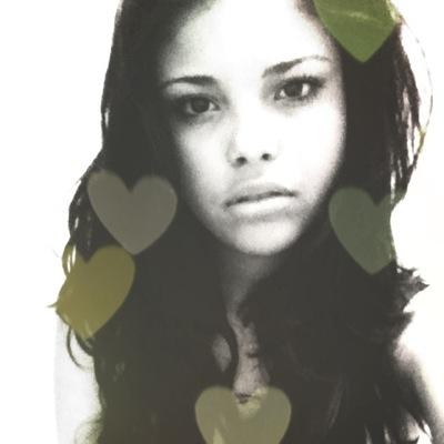 Hii i'm Beatriz Gusmão. 16 years old, i love singer. Help Change The World...  ♛