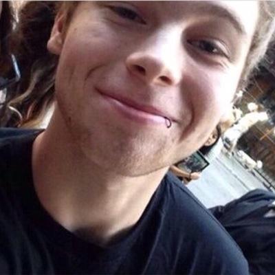 free follow from @mukespringles fav the tweet in her bio if she still doesn't fb!