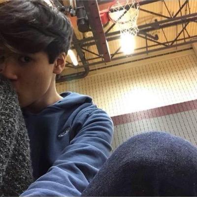 follow this dork @affectionafi