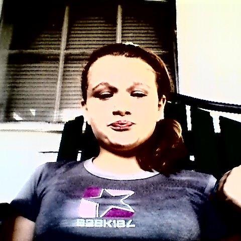 im awesome love to skate board and im single!! I have a big ass and breast follow me ill follow you back