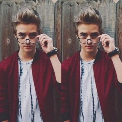 free follow from @rainbxwlashton so go follow her