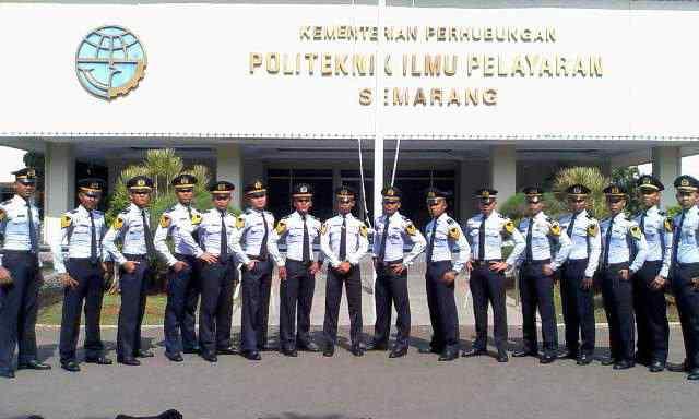 Taruna Politeknik Ilmu Pelayaran Semarang jurusan Ketatalaksanaan Angkutan Laut dan Kepelabuhan. sayang orang tua, kakak, dan @ndarinovi