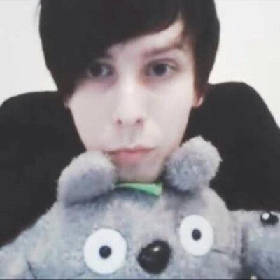 PLEASE GO FOLLOW @loverboylester BC YOU ARE COOL AF ^_^