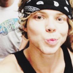 I have an obsession with ashton's giggle don't touch me