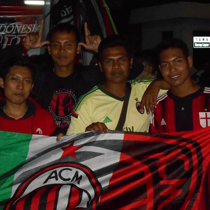 Merah Hitam bukan Biru Hitam