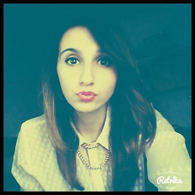 vivo en mi mundo de colores siempre con una sonrisa.
  cabrona hasta la muerte.  La lealtad es mi bandera,el corazon mi ciencia.  ♥Dreamer♥