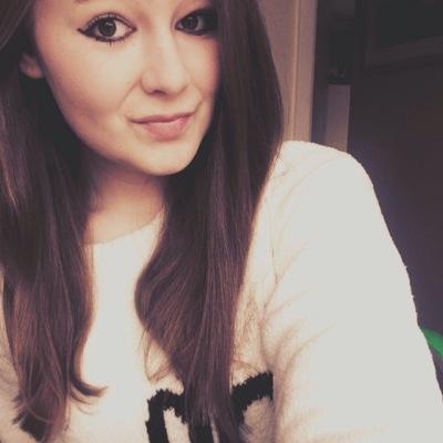 charlweller1998's profile picture. • My follow button? tap that :)