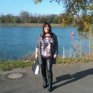 benaraies's profile picture. 