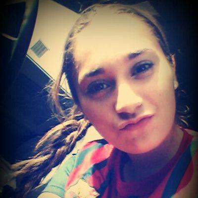 Necesito verte, necesito que me sonrías, necesito que me abraces, necesito que me beses, necesito que estés ahí, necesito que me necesite!