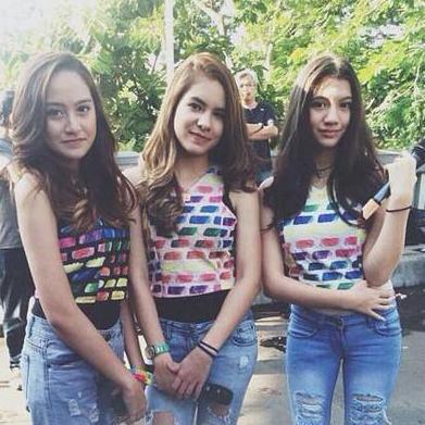 1st Official Fanbase of @Elovii_ID from Semarang♥Resmi(1/3)Followed(1/3)Fav!♥CassieSalshaSteffi♥#ProudToBeLuvlii #WeLoveYouElovii