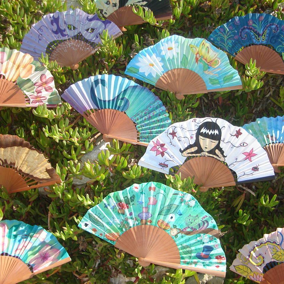 Diseño, pinto y creo abanicos. Originales, artesanos.... y la mayoría en venta. ¿quieres un regalo único y original?