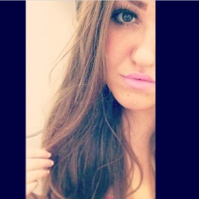 - meer info over mij? scroll maar tussen me tweets. bye, loveya.
