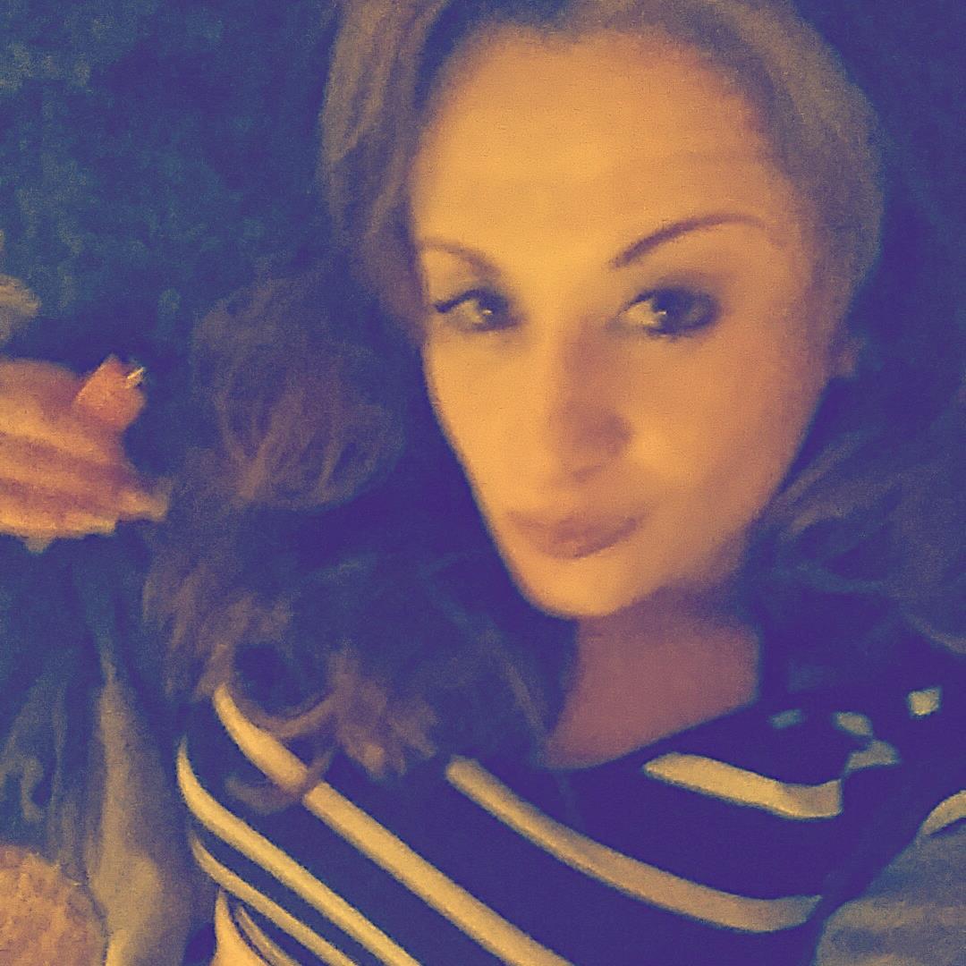 fashion designer , model , office manger, office admin , bookkeeper , creative , fun ,young GO GETTA love for God, Family ,Money tha true few staydown