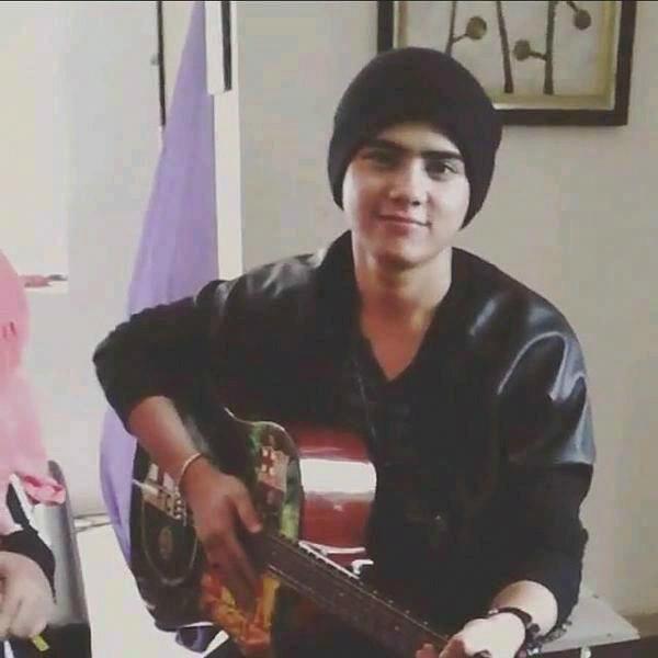 rizmha octaviani | 18 october 94.. ig : @rizma_aliconsina .. ask.fm : @rizmha18 .. | keep support : @alysyarief @aliando26 @prillybie