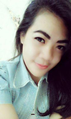 In daughter Nyonya Mia | 20'des | in realitionship with @adrianahmad47♥ | Allah Maha Baik
