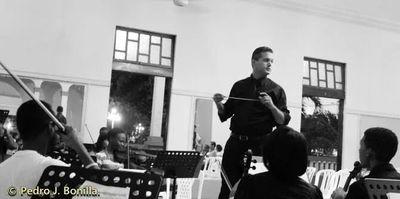 Violinista- Flautista-Director de orquesta