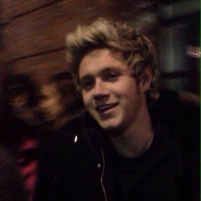 can you pretty please follow @speakniaII