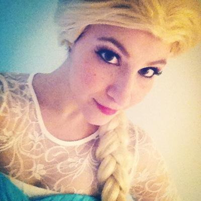 forev_young's profile picture. 