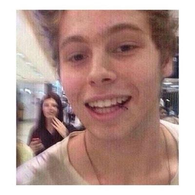 follow @loyalforirwin bc i just gave you a free follow✨