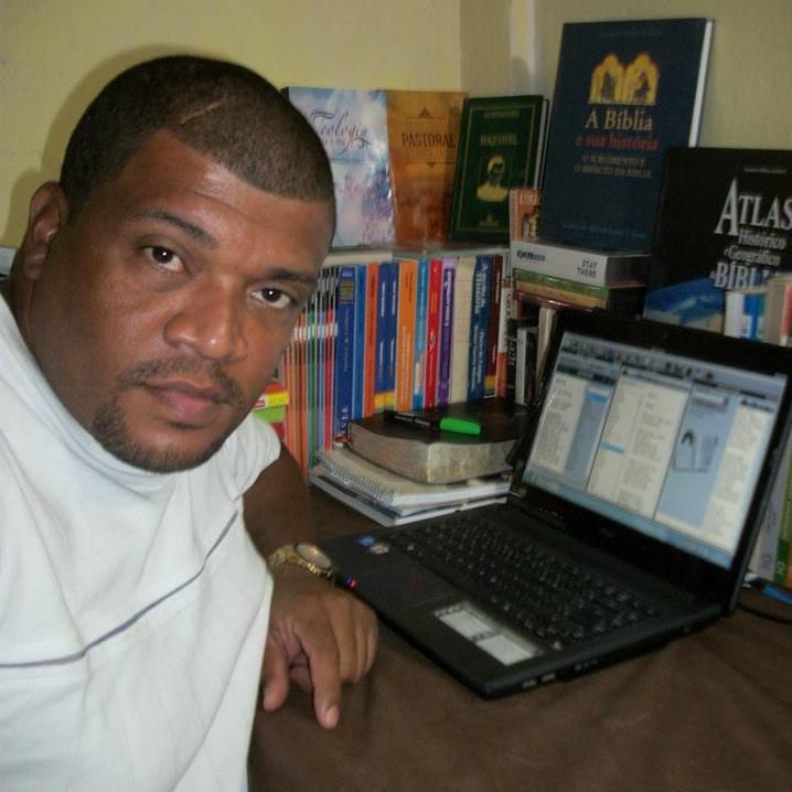 Construímos e reformamos  Serviços de pedreiro em geral.*** Deus abençoe a todos.