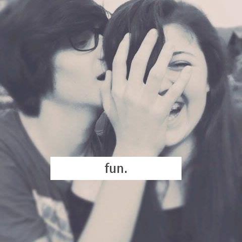 ehi tu, sei già il mio migliore amico, me lo sento, tu non te ne rendi conto? haha, mi adori, ne sono certa;
