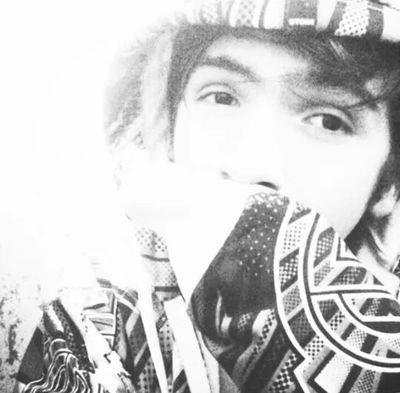 Temperamental, pense uma pessoa chata então sou duas vezes pior, 
amo quem me ama e quem não me ama foda-se. porque não ser jhoseph pop? 
 Vivendo...