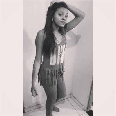 Eu olhei. Você olhou. Sorrimos.✌se me curti eu te curto.. vlw fllw✌(seguuue aii) lálálá